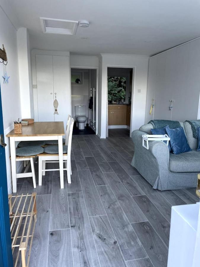 Self-Catering Studio In Beautiful Чармут Екстериор снимка